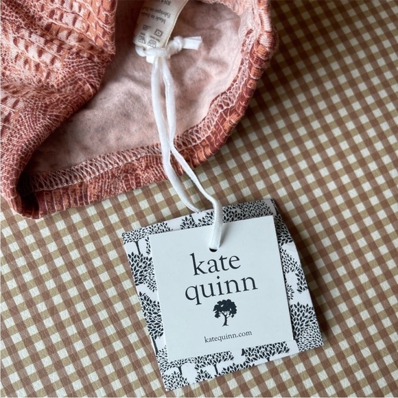 Kate Quinn Bamboo Collection Croc Print
Gnome Hat & Bloomers. Size 6-12 months - Picture 8 of 10